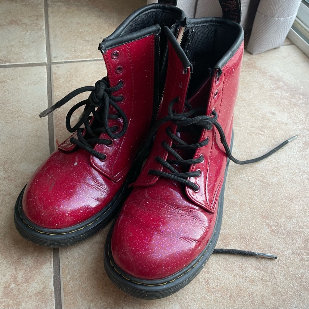 Dr.Martens Girls Size 2 pink with glitter..
